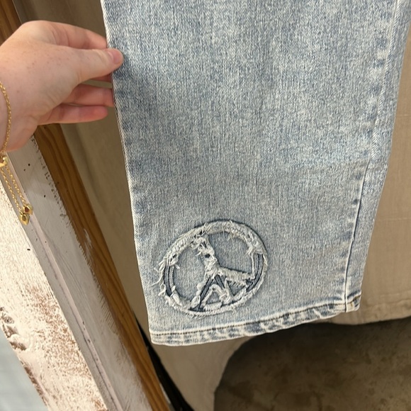 NWT Light Wash Peace Sign Patch Work Jeans - Davi & Dani - Picture 6 of 10